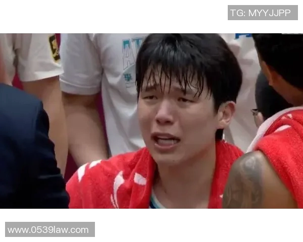 运动新星杨翰森签约NBA发展联盟，中国后卫留洋之旅引热议，球迷喊话女友陪伴引关注